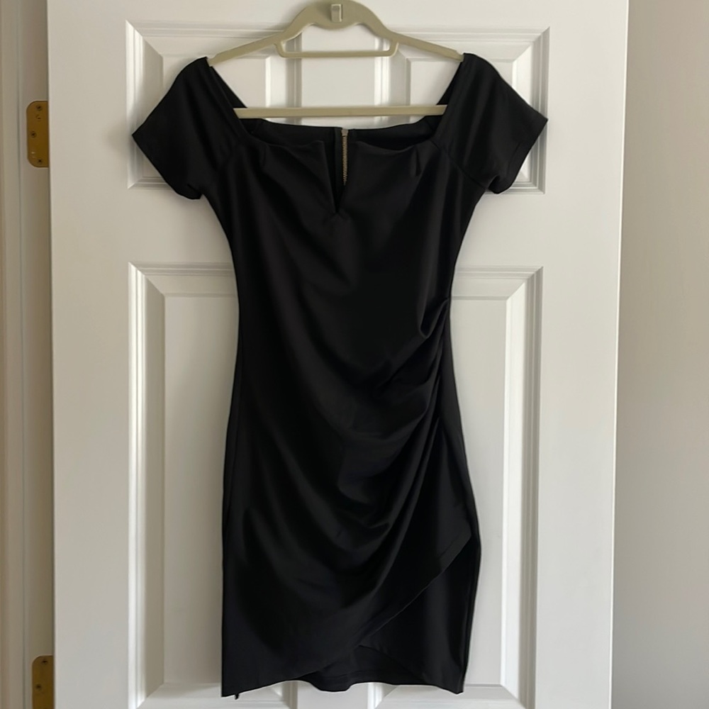 Black on/off shoulder form fitting dress | Size M